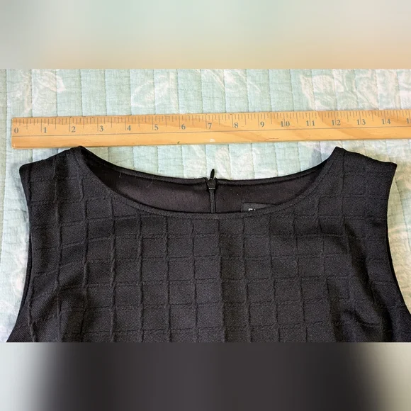 Enfocus Studio Elegant Black Textured Sleeveless Dress. Size 8. - Picture 4 of 9